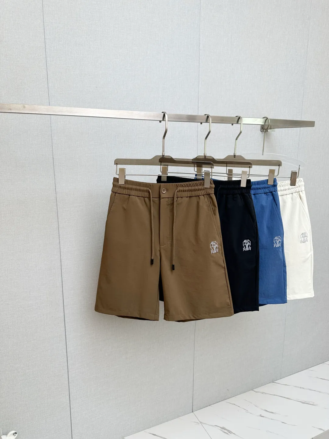 BC 2026 new summer products! Fashionable original men's Versatile shorts🩳Made of customized comfortable fabrics that feel great against the skin🍃Luxury Classic brand original logo design, complete with three standards! Taste and value are shared. It is very comfortable to wear. It is low-key yet luxurious. It is very classy when worn. Needless to say the style and cut of the pants. The upper body is exquisite and vivid. Really first-class top quality materials. Really top-level casual shorts. The upper body is absolutely stylish. Extremely luxurious. Full of personality, grand and Versatile, a must-have for going out on the street! Size:M-3XL